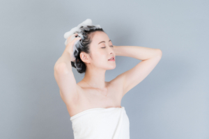 髪を洗う頻度は毎日？2日に1回？自分に適した回数の見つけ方 | DEMI LABO（デミラボ）