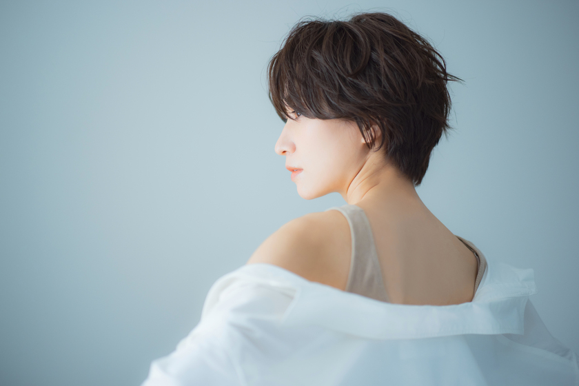 くせ毛のショートヘアの画像