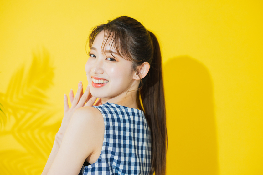 ポニーテールの女性の画像