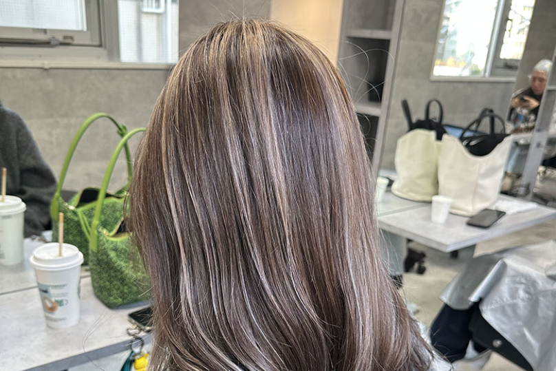 ヘアカラーの「ハイライト」とは？メリットやおすすめの色を紹介の写真