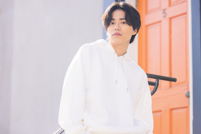 ヘアセットをした男性の画像