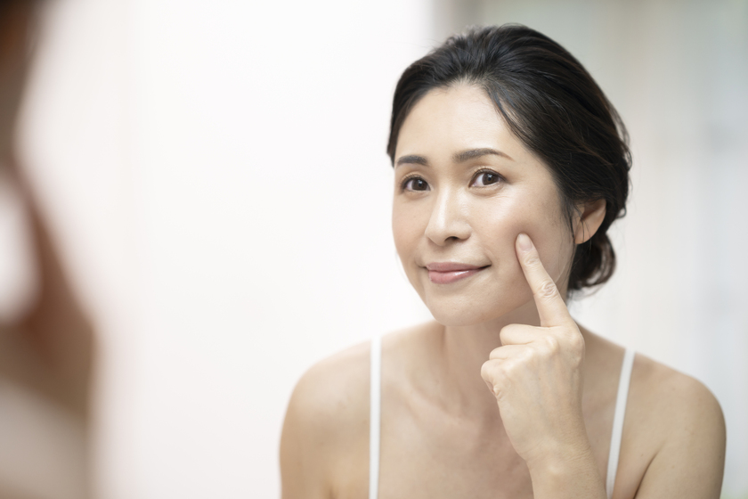 顔のたるみの原因と改善策5選｜スキンケアの見直しから表情筋トレーニングまでの写真