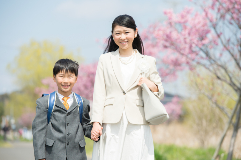 【ママ向け】卒園式・卒業式におすすめの髪型12選｜参列時のマナーも紹介の写真