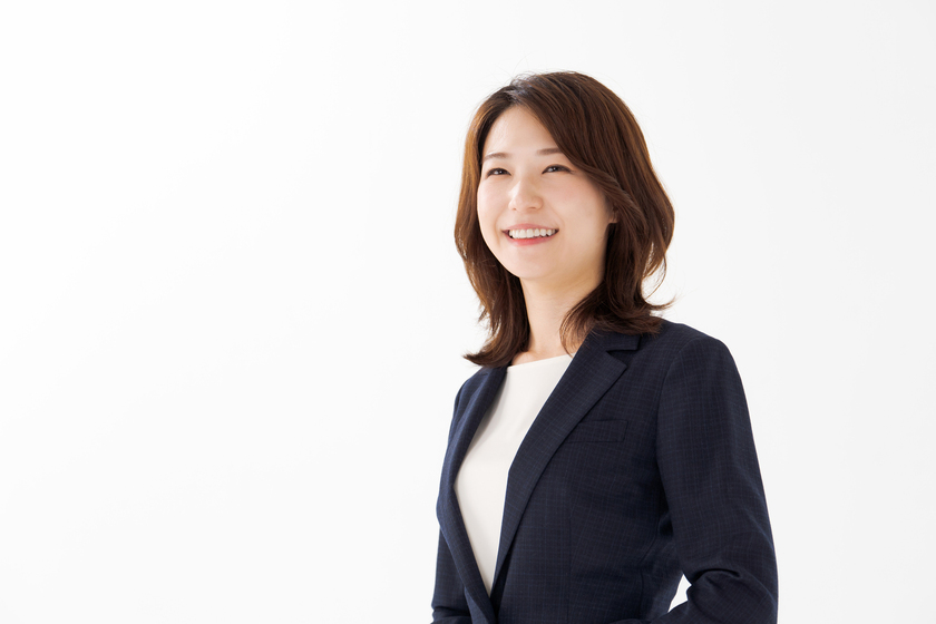 スーツの女性の画像