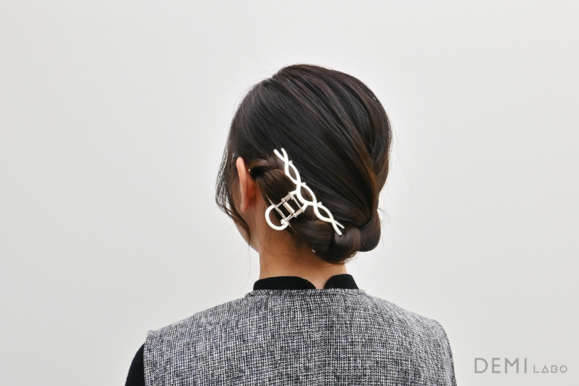 【ロングヘア向け】三つ編み×アップスタイルの華やかスタイル