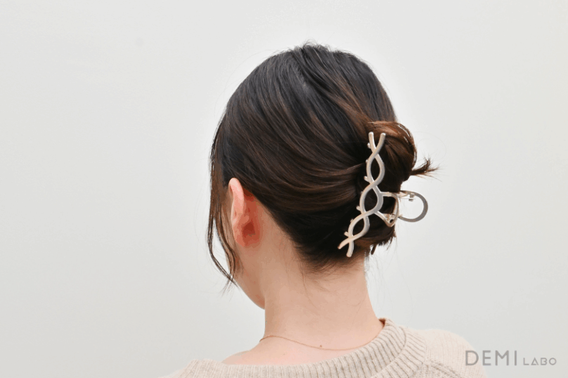 簡単アレンジでこなれ感を演出！バンスクリップの使い方を解説の写真