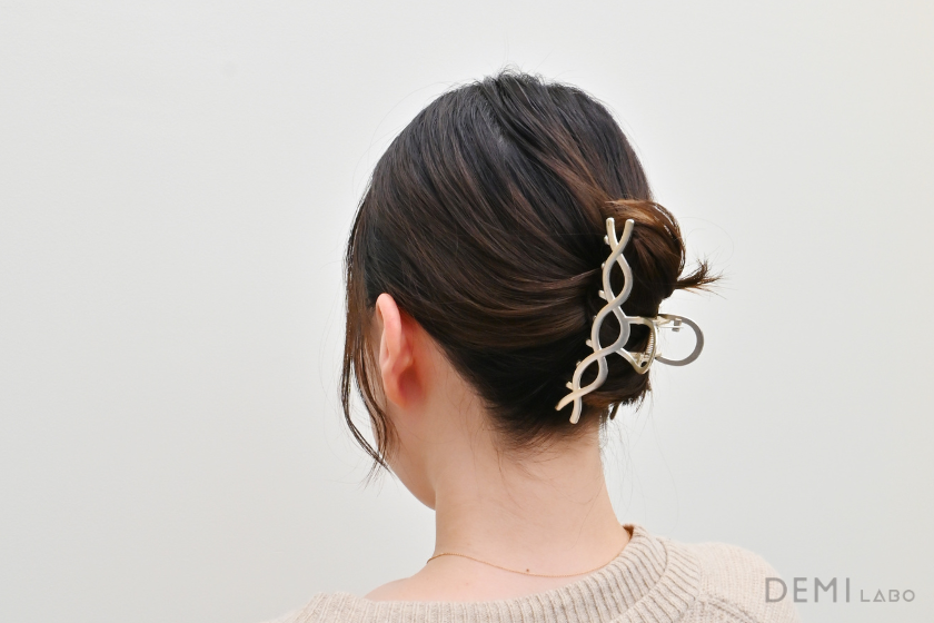 簡単アレンジでこなれ感を演出！バンスクリップの使い方を解説の写真