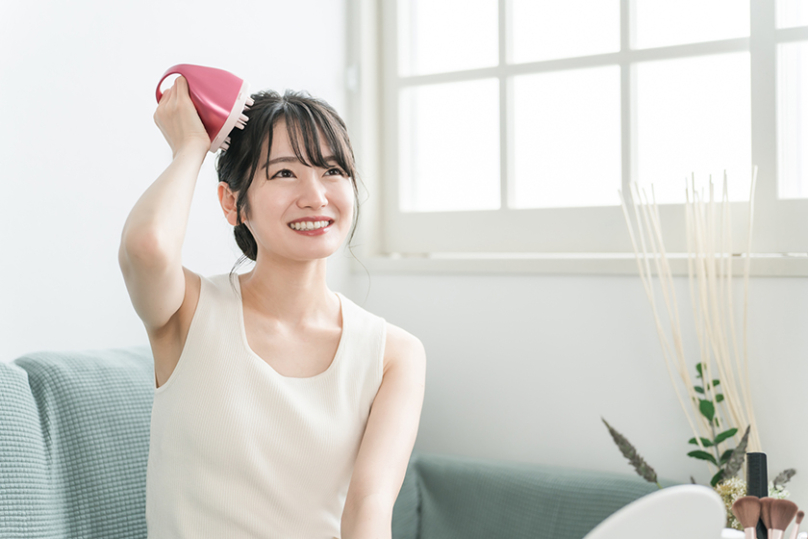 スカルプブラシの基本的な使い方とは?メリットや注意点も紹介の写真