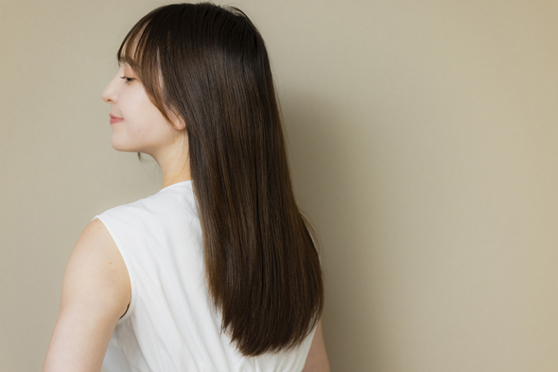 ストレートヘアを手に入れる方法｜くせ毛の原因と正しいケアポイントを解説の写真
