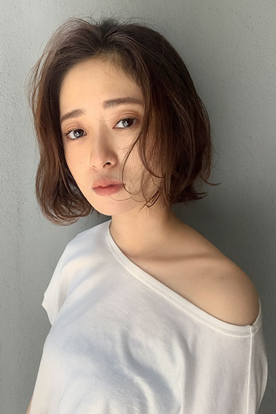 センター分けウルフボブの画像