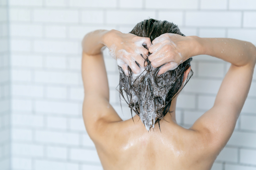 シャンプーをしている画像