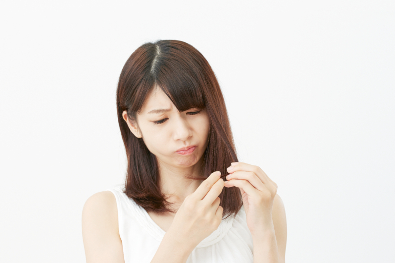 ヘアカラーした髪はダメージを受けやすい?髪のダメージをケアする方法・おすすめアイテムを徹底ガイドの写真