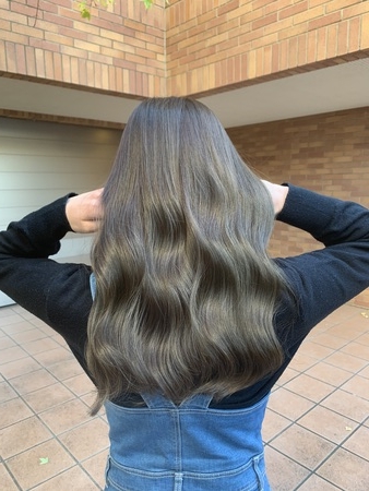 オリーブグレージュの画像